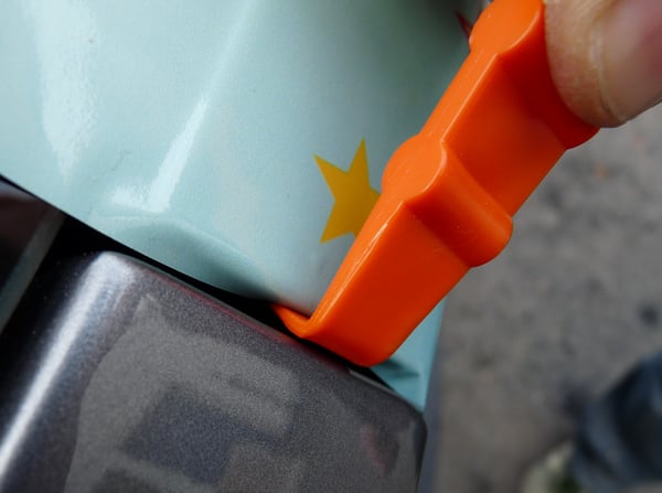 YelloMini Hang-Loose